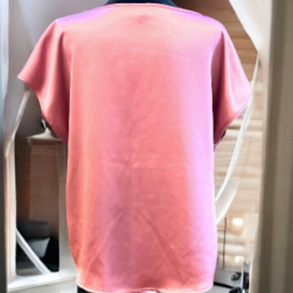 Nicole Miller Blush Pink Satin Top Size L - Picture 2 of 3